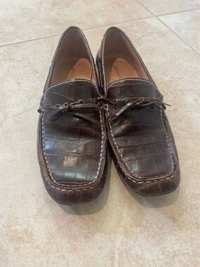 Eddie Bauer Brown Croc-Embossed Leather Slip-On Loafers Carolyn basset Kennedy